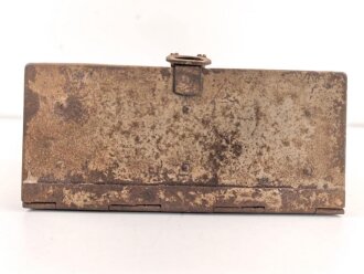 Kasten für Kehlkopfmikrofon in Selbstfahrlafetten und Panzern der Wehrmacht. Originallack, ungereinigt