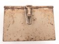 Kasten für Kehlkopfmikrofon in Selbstfahrlafetten und Panzern der Wehrmacht. Originallack, ungereinigt