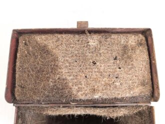 Kasten für Mikrofon und Kopfhörer  in Selbstfahrlafetten und Panzern der Wehrmacht. Originallack, ungereinigt