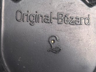 Bezard Kompass in Tasche, guter Zustand. Aufgrund des Bügels für die Fangschnur gehe ich von einer Nachkriegsproduktion aus.