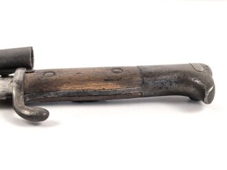 Kaiserreich,  Kurzes Seitengewehr 98 mit Sägerücken. Eigentumstück mit aufgelegten, preussischen Abzeichen. Gereinigtes Stück , der Sägerücken runtergeschliffen