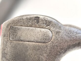 Kaiserreich,  Kurzes Seitengewehr 98 mit Sägerücken. Eigentumstück mit aufgelegten, preussischen Abzeichen. Gereinigtes Stück , der Sägerücken runtergeschliffen