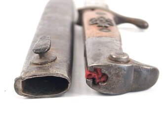 Kaiserreich,  Kurzes Seitengewehr 98 mit Sägerücken. Eigentumstück mit aufgelegten, preussischen Abzeichen. Gereinigtes Stück , der Sägerücken runtergeschliffen