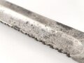 Kaiserreich,  Kurzes Seitengewehr 98 mit Sägerücken. Eigentumstück mit aufgelegten, preussischen Abzeichen. Gereinigtes Stück , der Sägerücken runtergeschliffen