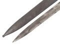 Kaiserreich,  Kurzes Seitengewehr 98 mit Sägerücken. Eigentumstück mit aufgelegten, preussischen Abzeichen. Gereinigtes Stück , der Sägerücken runtergeschliffen