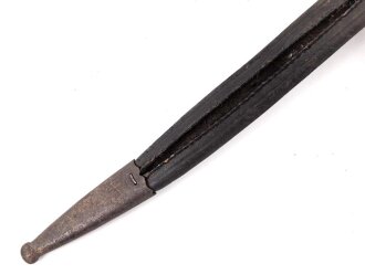 Preussen,  Lederscheide für einen Hirschfänger zur Jägerbüchse Modell 1865 oder 1871. Leder geschrumpft, Gesamtlänge 52cm