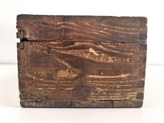 Transportkasten zum Kleinfunksprecher d ( Dorette ) der Wehrmacht. Ungereinigtes Stück