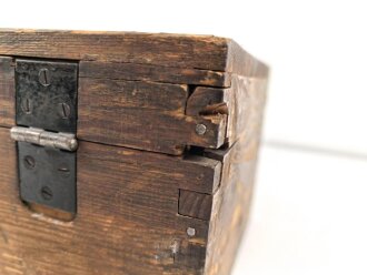 Transportkasten zum Kleinfunksprecher d ( Dorette ) der Wehrmacht. Ungereinigtes Stück