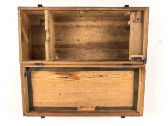 Transportkasten zum Kleinfunksprecher d ( Dorette ) der Wehrmacht. Ungereinigtes Stück