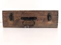 Transportkasten zum Kleinfunksprecher d ( Dorette ) der Wehrmacht. Ungereinigtes Stück