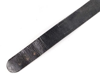 Lederne Feldbinde für Offiziere. Messinghaken, schwarzes Leder, Gesamtlänge 82cm