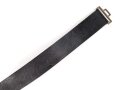 Lederne Feldbinde für Offiziere. Messinghaken, schwarzes Leder, Gesamtlänge 82cm