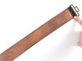 Lederne Feldbinde für Offiziere. Messinghaken, schwarzes Leder, Gesamtlänge 82cm