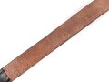 Lederne Feldbinde für Offiziere. Messinghaken, schwarzes Leder, Gesamtlänge 82cm