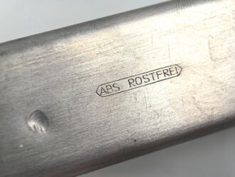 Vierteiliges Besteck " ABS Rostfrei" im Stil der Wehrmacht. vermutlich Nachkriegsproduktion . Sie erhalten einen ( 1 ) ungebrauchten Satz