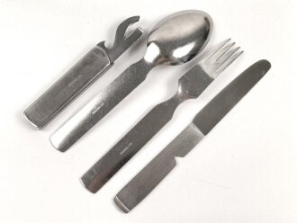 Vierteiliges Besteck " ABS Rostfrei" im Stil der Wehrmacht. vermutlich Nachkriegsproduktion . Sie erhalten einen ( 1 ) ungebrauchten Satz