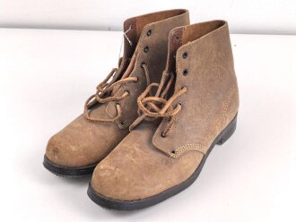 Paar Halbschuhe, ungeschwärztes Leder, Sohlenlänge 30cm, Alter und Herkunft unbekannt