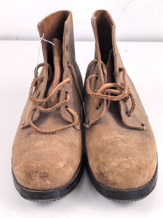 Paar Halbschuhe, ungeschwärztes Leder, Sohlenlänge 30cm, Alter und Herkunft unbekannt