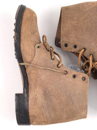 Paar Halbschuhe, ungeschwärztes Leder, Sohlenlänge 30cm, Alter und Herkunft unbekannt