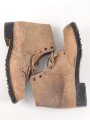 Paar Halbschuhe, ungeschwärztes Leder, Sohlenlänge 30cm, Alter und Herkunft unbekannt