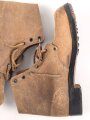 Paar Halbschuhe, ungeschwärztes Leder, Sohlenlänge 30cm, Alter und Herkunft unbekannt