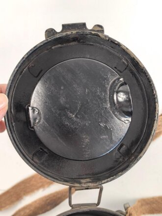1.Weltkrieg, Bereitschaftsbüchse für eine Gasmaske. Originallack, ungereinigt, Trageriemen Original, aber defekt