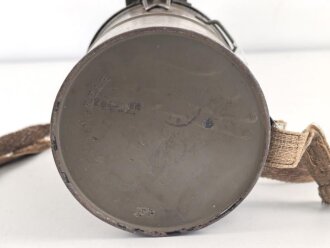 1.Weltkrieg, Bereitschaftsbüchse für eine Gasmaske. Originallack, ungereinigt, Trageriemen Original, aber defekt