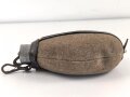 1.Weltkrieg, Feldflasche Modell 1910. Gebraucht, Altersspuren, der hintere Lederriemen im oberen Bereich repariert
