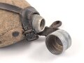 1.Weltkrieg, Feldflasche Modell 1910. Gebraucht, Altersspuren, der hintere Lederriemen im oberen Bereich repariert