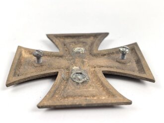 1. Weltkrieg, Eisernes Kreuz aus Buntmetall, ungereinigt, Maße etwa 8,5 x 8,5cm