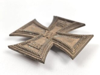 1. Weltkrieg, Eisernes Kreuz aus Buntmetall, ungereinigt, Maße etwa 8,5 x 8,5cm