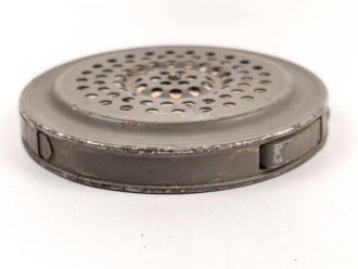 1.Weltkrieg Schnappfilter 18, wurde auf den normalen Gasmaskenfilter aufgesteckt um neuartige Gase ( Blaukreuz) zu filtern. Originallack.