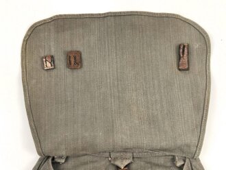1. Weltkrieg  , feldgrauer Brotbeutel, die mittlere Schlaufe entfernt, sonst gut