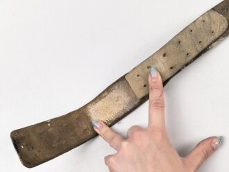 Kaiserreich , Koppelriemen für Mannschaften alter Art bis 1895. Original geweisstes Kammerstück, Höhe des Haken 52mm, Höhe des Leders vorne 48mm, im weiteren Verlauf etwa 44mm. Gesamtlänge etwa 89cm