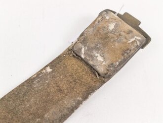 Kaiserreich , Koppelriemen für Mannschaften alter Art bis 1895. Original geweisstes Kammerstück, Höhe des Haken 52mm, Höhe des Leders vorne 48mm, im weiteren Verlauf etwa 44mm. Gesamtlänge etwa 89cm