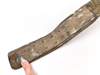 Kaiserreich , Koppelriemen für Mannschaften alter Art bis 1895. Original geweisstes Kammerstück, Höhe des Haken 52mm, Höhe des Leders vorne 48mm, im weiteren Verlauf etwa 44mm. Gesamtlänge etwa 89cm