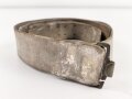 Kaiserreich , Koppelriemen für Mannschaften alter Art bis 1895. Original geweisstes Kammerstück, Höhe des Haken 52mm, Höhe des Leders vorne 48mm, im weiteren Verlauf etwa 44mm. Gesamtlänge etwa 89cm