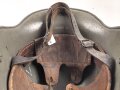 1.Weltkrieg , Stahlhelm Modell 1916. Hersteller G62 ( Gebrüder Gnüchtel A.G., Lauter in Sachsen) Original lackiertes Stück. Originales M16 Innenfutter, höchstwahrscheinlich in den frühen 20iger Jahren ausgebaut und mit Kinnriemen versehen,