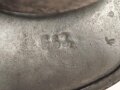 1.Weltkrieg , Stahlhelm Modell 1916. Hersteller G62 ( Gebrüder Gnüchtel A.G., Lauter in Sachsen) Original lackiertes Stück. Originales M16 Innenfutter, höchstwahrscheinlich in den frühen 20iger Jahren ausgebaut und mit Kinnriemen versehen,