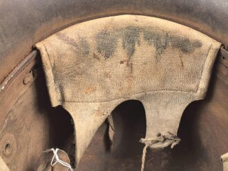 1.Weltkrieg , Stahlhelm Modell 1917. Hersteller ET64 ( Eisenhüttenwerk Thale A.G., Thale a/Harz)  Ungereinigtes Stück, das Innenfutter original verbaut