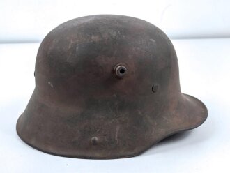 1.Weltkrieg , Stahlhelm Modell 1917. Hersteller ET64 ( Eisenhüttenwerk Thale A.G., Thale a/Harz)  Ungereinigtes Stück, das Innenfutter original verbaut