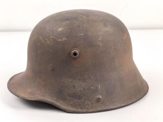 1.Weltkrieg , Stahlhelm Modell 1917. Hersteller ET64 ( Eisenhüttenwerk Thale A.G., Thale a/Harz)  Ungereinigtes Stück, das Innenfutter original verbaut