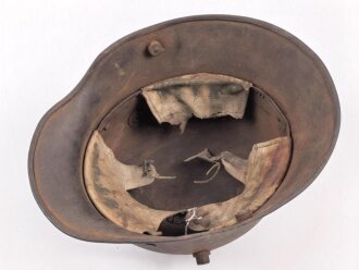 1.Weltkrieg , Stahlhelm Modell 1917. Hersteller ET64 ( Eisenhüttenwerk Thale A.G., Thale a/Harz)  Ungereinigtes Stück, das Innenfutter original verbaut