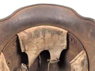 1.Weltkrieg , Stahlhelm Modell 1917. Hersteller ET64 ( Eisenhüttenwerk Thale A.G., Thale a/Harz)  Ungereinigtes Stück, das Innenfutter original verbaut