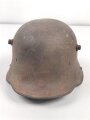 1.Weltkrieg , Stahlhelm Modell 1917. Hersteller ET64 ( Eisenhüttenwerk Thale A.G., Thale a/Harz)  Ungereinigtes Stück, das Innenfutter original verbaut