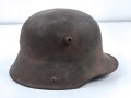 1.Weltkrieg , Stahlhelm Modell 1917. Hersteller ET64 ( Eisenhüttenwerk Thale A.G., Thale a/Harz)  Ungereinigtes Stück, das Innenfutter original verbaut