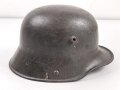 1.Weltkrieg , Stahlhelm Modell 1917. schwach lesbarer Hersteller ET66 ( Eisenhüttenwerk Thale A.G., Thale a/Harz)  Ungereinigtes Stück, das Innenfutter original verbaut, die hintere Niete fehlt