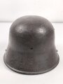 1.Weltkrieg , Stahlhelm Modell 1917. schwach lesbarer Hersteller ET66 ( Eisenhüttenwerk Thale A.G., Thale a/Harz)  Ungereinigtes Stück, das Innenfutter original verbaut, die hintere Niete fehlt