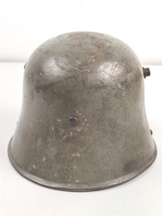 1.Weltkrieg , Stahlhelm Modell 1916. Hersteller G62 ( Gebrüder Gnüchtel A.G., Lauter in Sachsen) Original lackiertes Stück, das Innefutter original verbaut. Ungereinigt