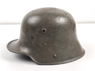 1.Weltkrieg , Stahlhelm Modell 1916. Hersteller G62 ( Gebrüder Gnüchtel A.G., Lauter in Sachsen) Original lackiertes Stück, das Innefutter original verbaut. Ungereinigt